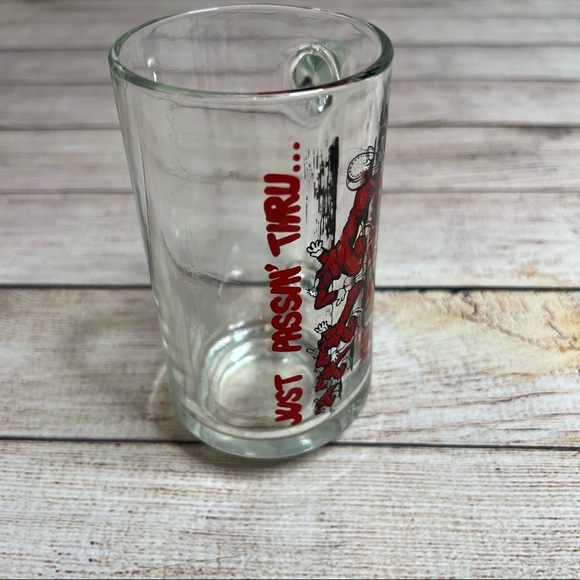 Vintage 1975 "Just Passin Thru Keep On Trucking" Beer Mug Glass - Picture 3 of 7